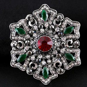 ✨ Retro Baroque Brooch